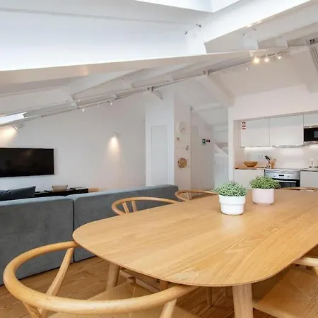 דירה Liberdade Stylish Attic With Ac And View