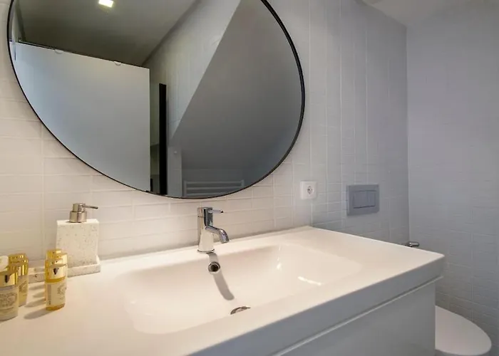 Liberdade Stylish Attic With Ac And View Daire Lisboa
