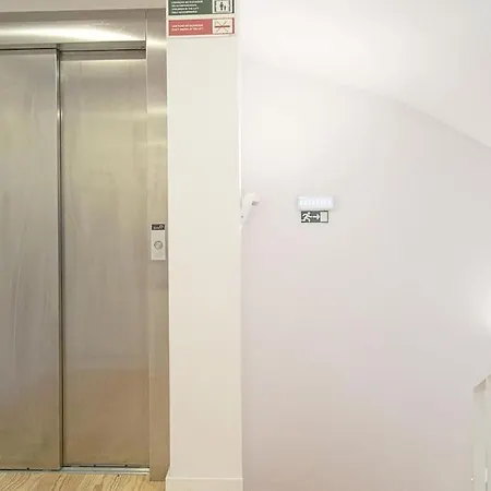 Liberdade Stylish Attic With Ac And View Appartamento