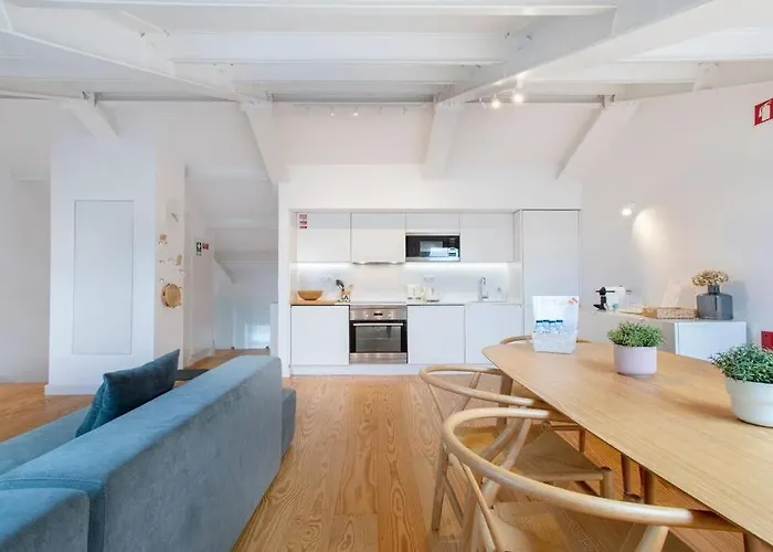 아파트 Liberdade Stylish Attic With Ac And View 리스본