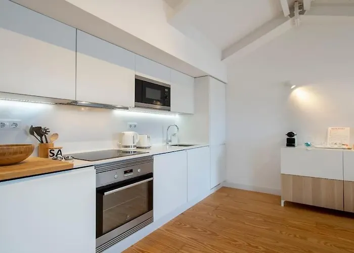 Liberdade Stylish Attic With Ac And View 아파트 *